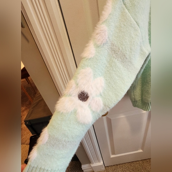 🌈Mint Green Daisy Sleeve Sweater | Super Soft Fuzzy Knit | Cozy Spring Style - Picture 4 of 12